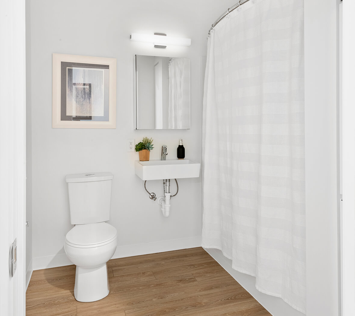 trademark-apartments-bathroom.jpg